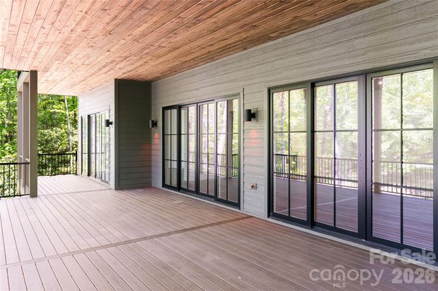 99 Little Cherokee Ridge, Hendersonville, NC 28739