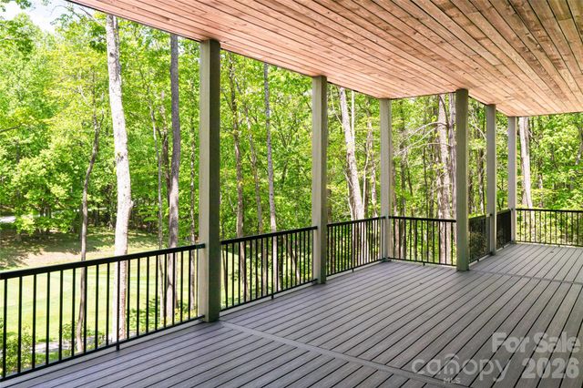 99 Little Cherokee Ridge, Hendersonville, NC 28739