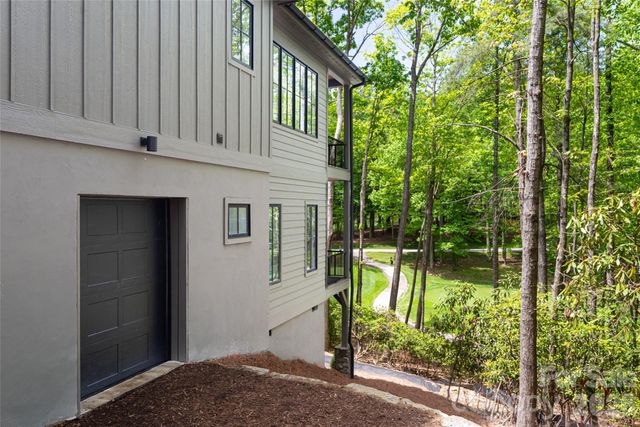 99 Little Cherokee Ridge, Hendersonville, NC 28739