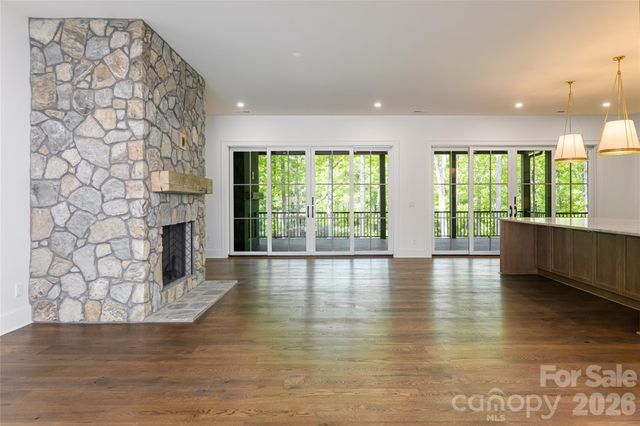 99 Little Cherokee Ridge, Hendersonville, NC 28739