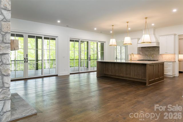 99 Little Cherokee Ridge, Hendersonville, NC 28739