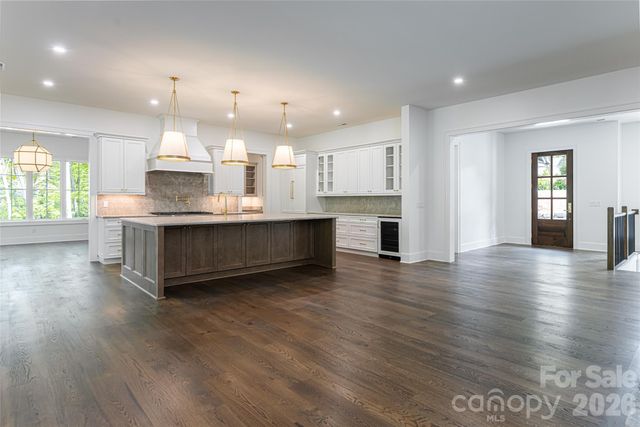 99 Little Cherokee Ridge, Hendersonville, NC 28739