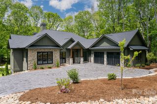 99 Little Cherokee Ridge, Hendersonville, NC 28739
