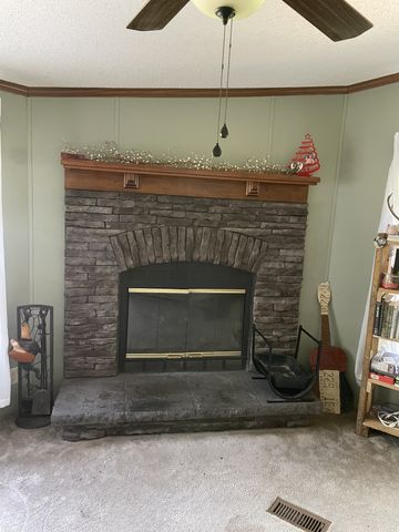2450 W Leatherwood Rd, Cumberland Furnace, TN 37051