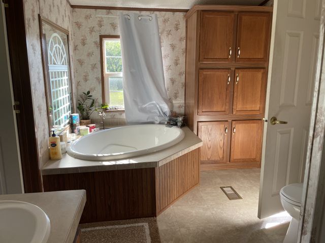 2450 W Leatherwood Rd, Cumberland Furnace, TN 37051