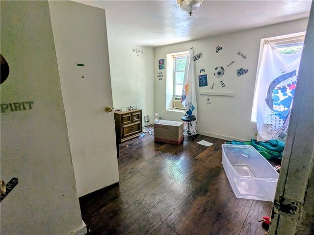 132 Leneake St, Wilkins Twp, PA 15145