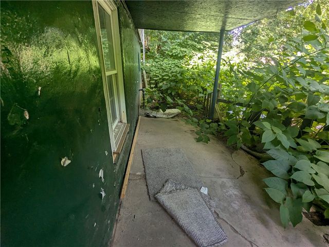 132 Leneake St, Wilkins Twp, PA 15145