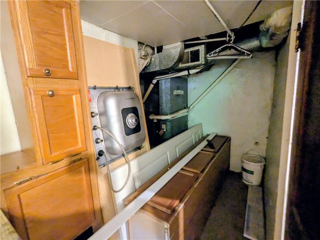 132 Leneake St, Wilkins Twp, PA 15145