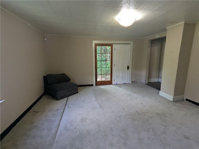 132 Leneake St, Wilkins Twp, PA 15145
