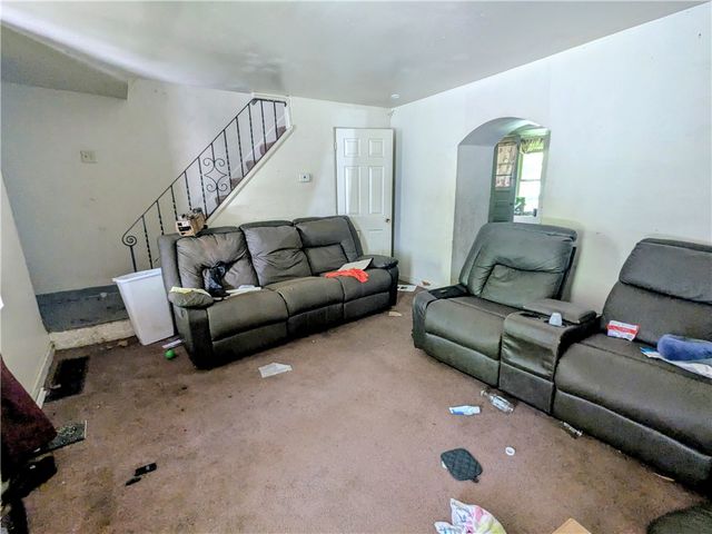 132 Leneake St, Wilkins Twp, PA 15145
