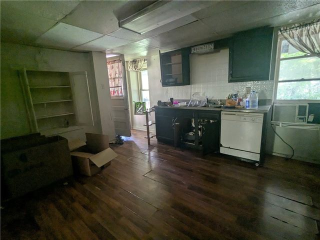 132 Leneake St, Wilkins Twp, PA 15145