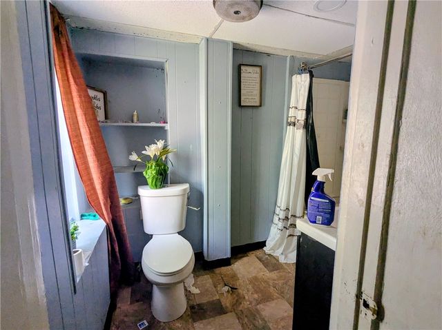 132 Leneake St, Wilkins Twp, PA 15145