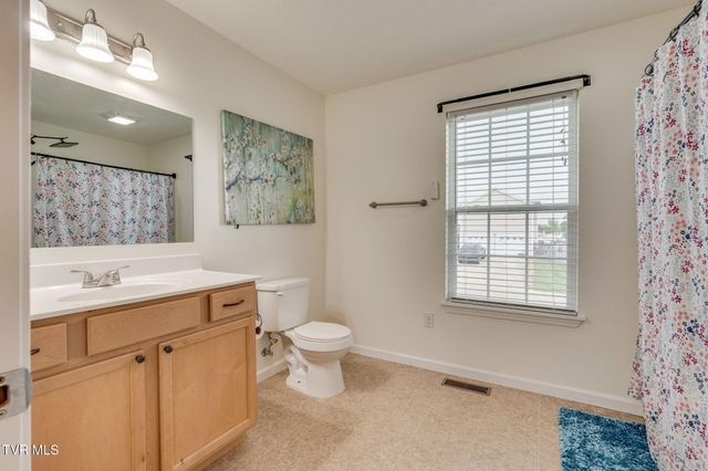 2201 Fox Meadows Circle, Bluff City, TN 37618