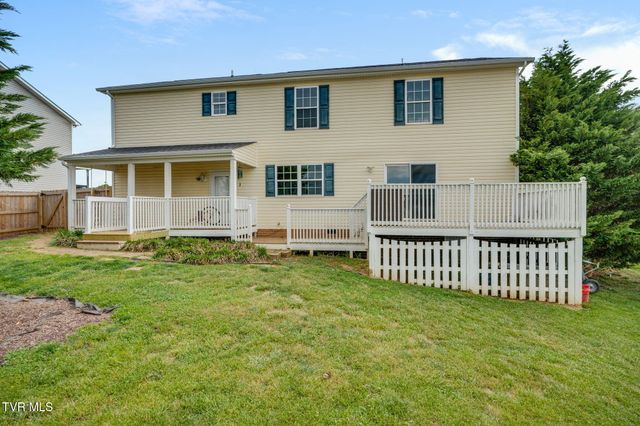 2201 Fox Meadows Circle, Bluff City, TN 37618