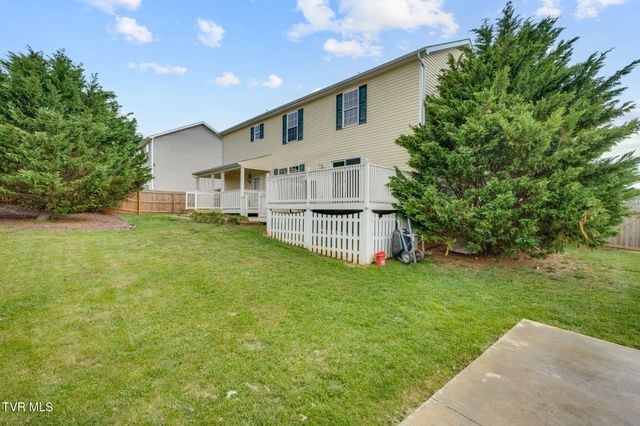 2201 Fox Meadows Circle, Bluff City, TN 37618