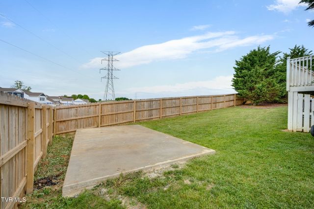 2201 Fox Meadows Circle, Bluff City, TN 37618