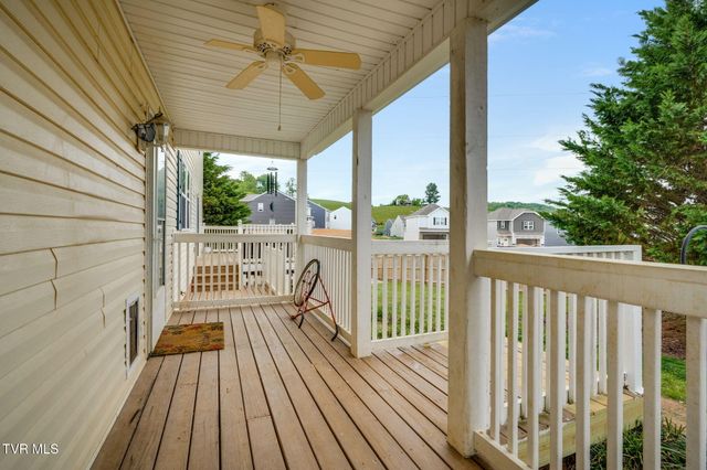 2201 Fox Meadows Circle, Bluff City, TN 37618