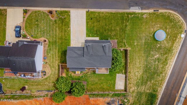 2201 Fox Meadows Circle, Bluff City, TN 37618