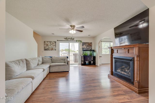 2201 Fox Meadows Circle, Bluff City, TN 37618