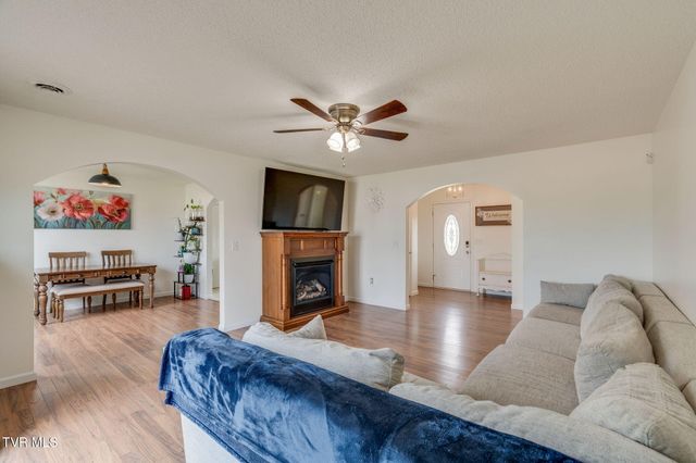 2201 Fox Meadows Circle, Bluff City, TN 37618