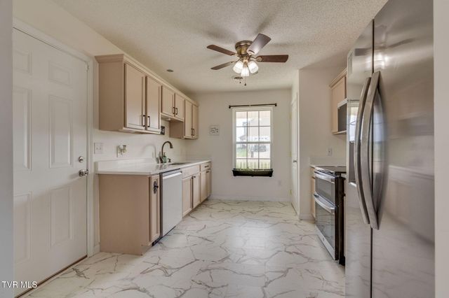 2201 Fox Meadows Circle, Bluff City, TN 37618