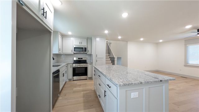 68 N Woodridge Road, Rogers, AR 72756