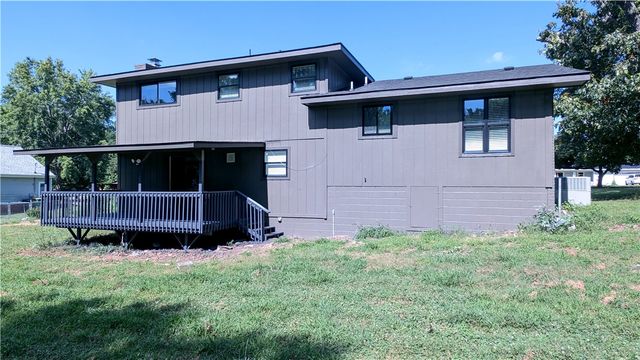 68 N Woodridge Road, Rogers, AR 72756