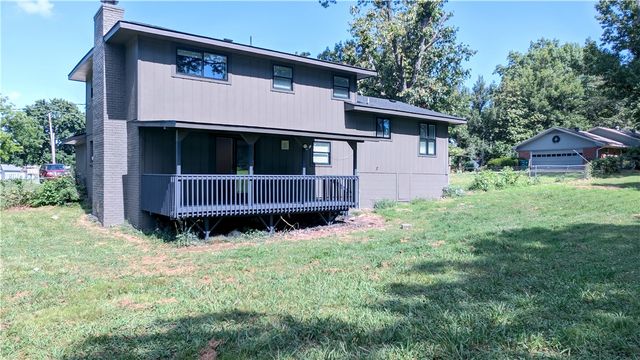 68 N Woodridge Road, Rogers, AR 72756