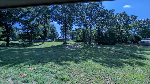 68 N Woodridge Road, Rogers, AR 72756