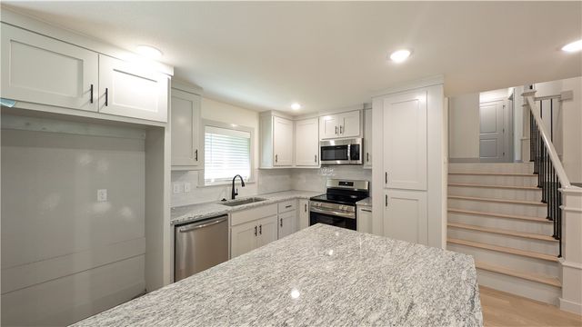 68 N Woodridge Road, Rogers, AR 72756