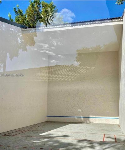 7130 NW 179th St 207, Hialeah, FL 33015