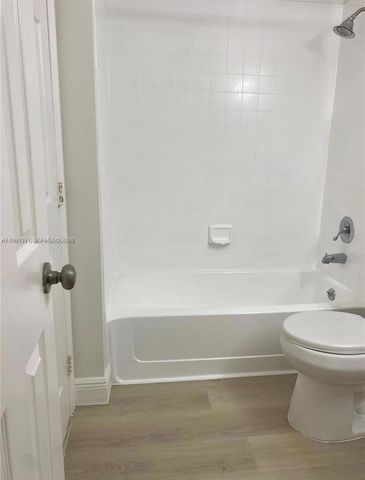 7130 NW 179th St 207, Hialeah, FL 33015