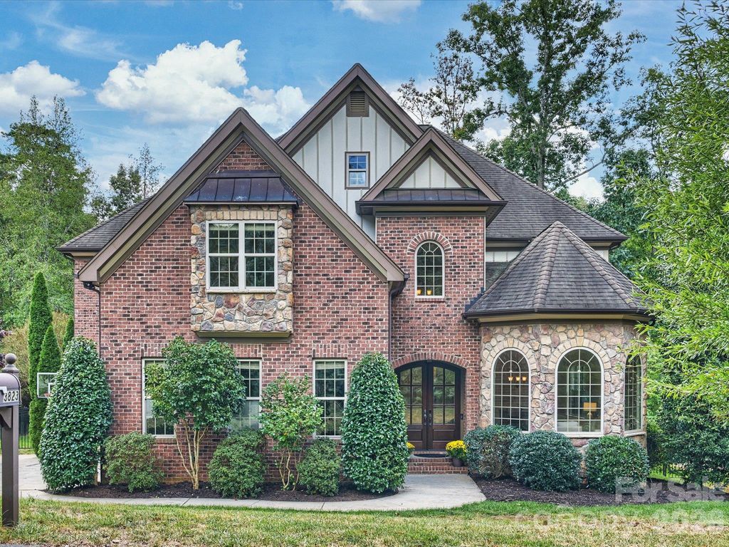 3823 Lakeside Drive, Charlotte, NC 28270