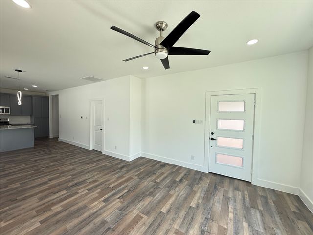 920 S Montreal, Dallas, TX 75208