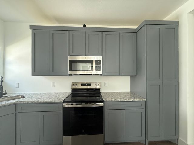 920 S Montreal, Dallas, TX 75208