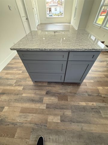 920 S Montreal, Dallas, TX 75208