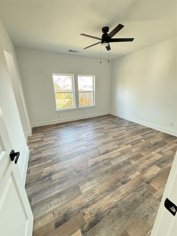 920 S Montreal, Dallas, TX 75208