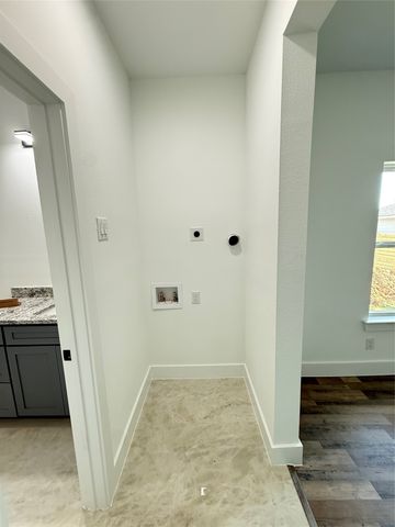 920 S Montreal, Dallas, TX 75208