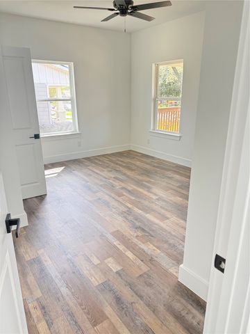 920 S Montreal, Dallas, TX 75208