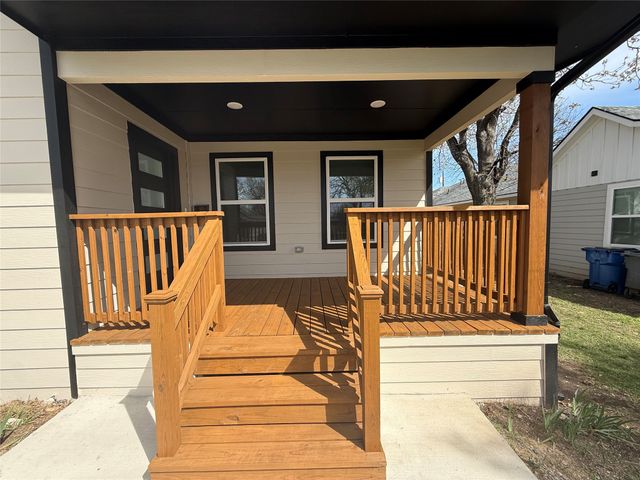 920 S Montreal, Dallas, TX 75208