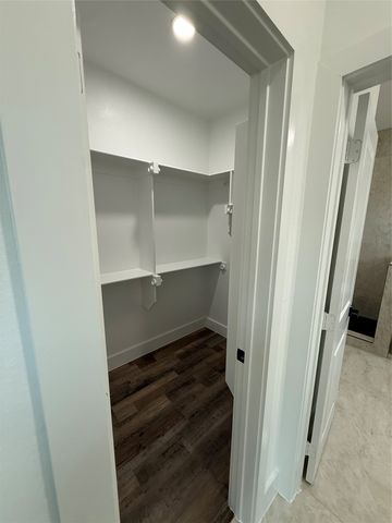 920 S Montreal, Dallas, TX 75208