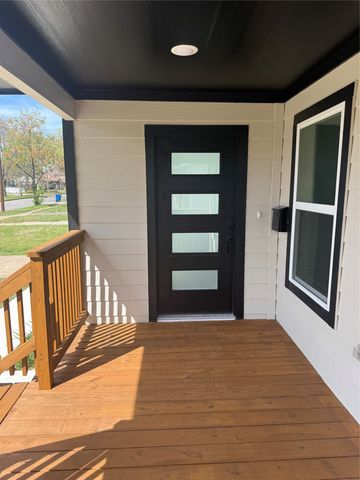 920 S Montreal, Dallas, TX 75208