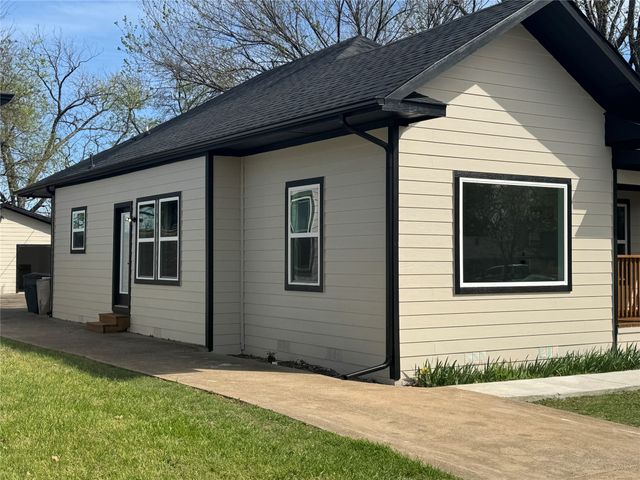 920 S Montreal, Dallas, TX 75208