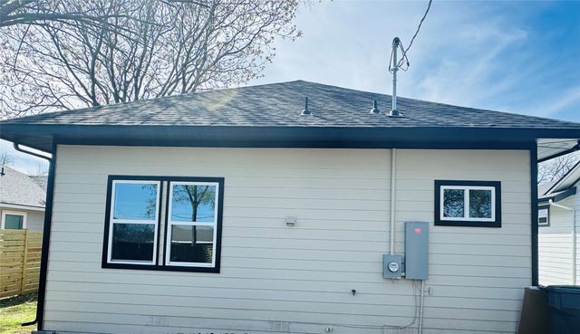 920 S Montreal, Dallas, TX 75208