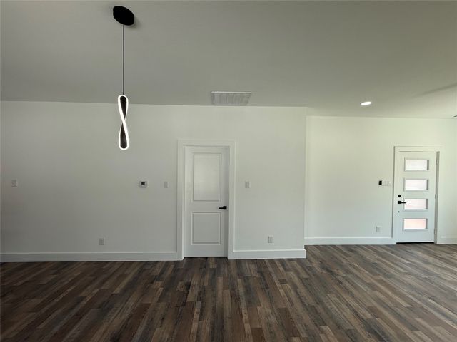 920 S Montreal, Dallas, TX 75208