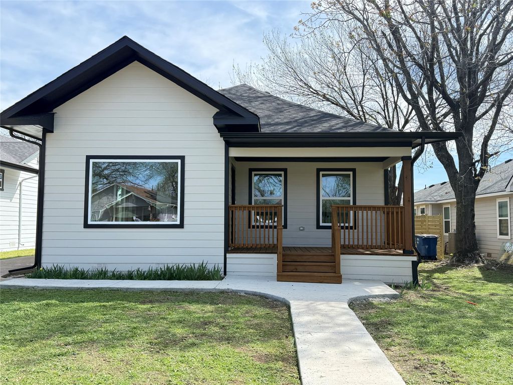 920 S Montreal, Dallas, TX 75208