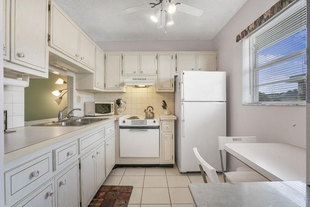 4321 NW 16th Street 204, Lauderhill, FL 33313