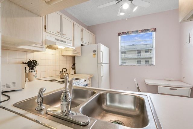 4321 NW 16th Street 204, Lauderhill, FL 33313