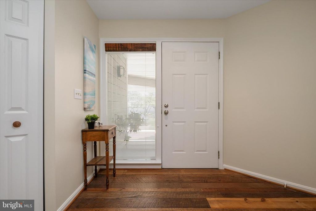 Image 9 of property listing at 116 OYSTER COVE DR #1D, Grasonville, MD 21638