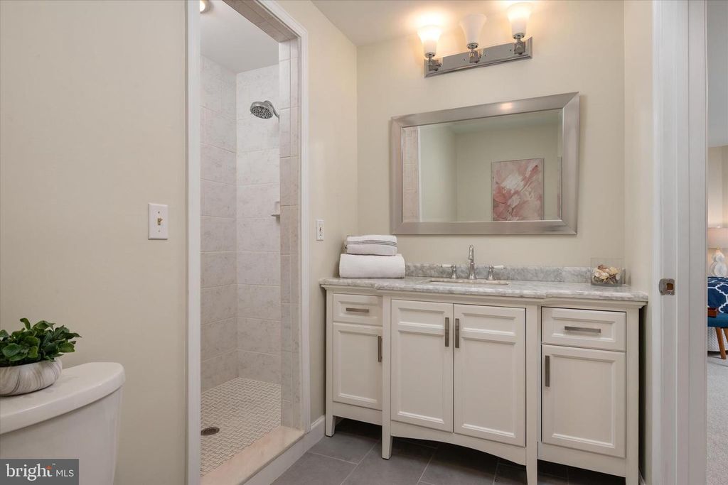 Image 14 of property listing at 116 OYSTER COVE DR #1D, Grasonville, MD 21638